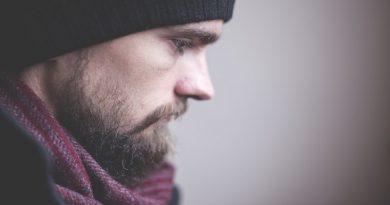 Ser feliz não é difícil. Difícil é ser feliz. Ser feliz não é difícil. Difícil é ser feliz.