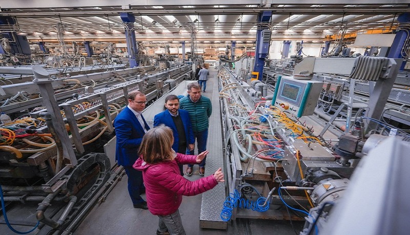 Die Regierung sucht nach Investitionen in Technologiebesuch in Deutschland